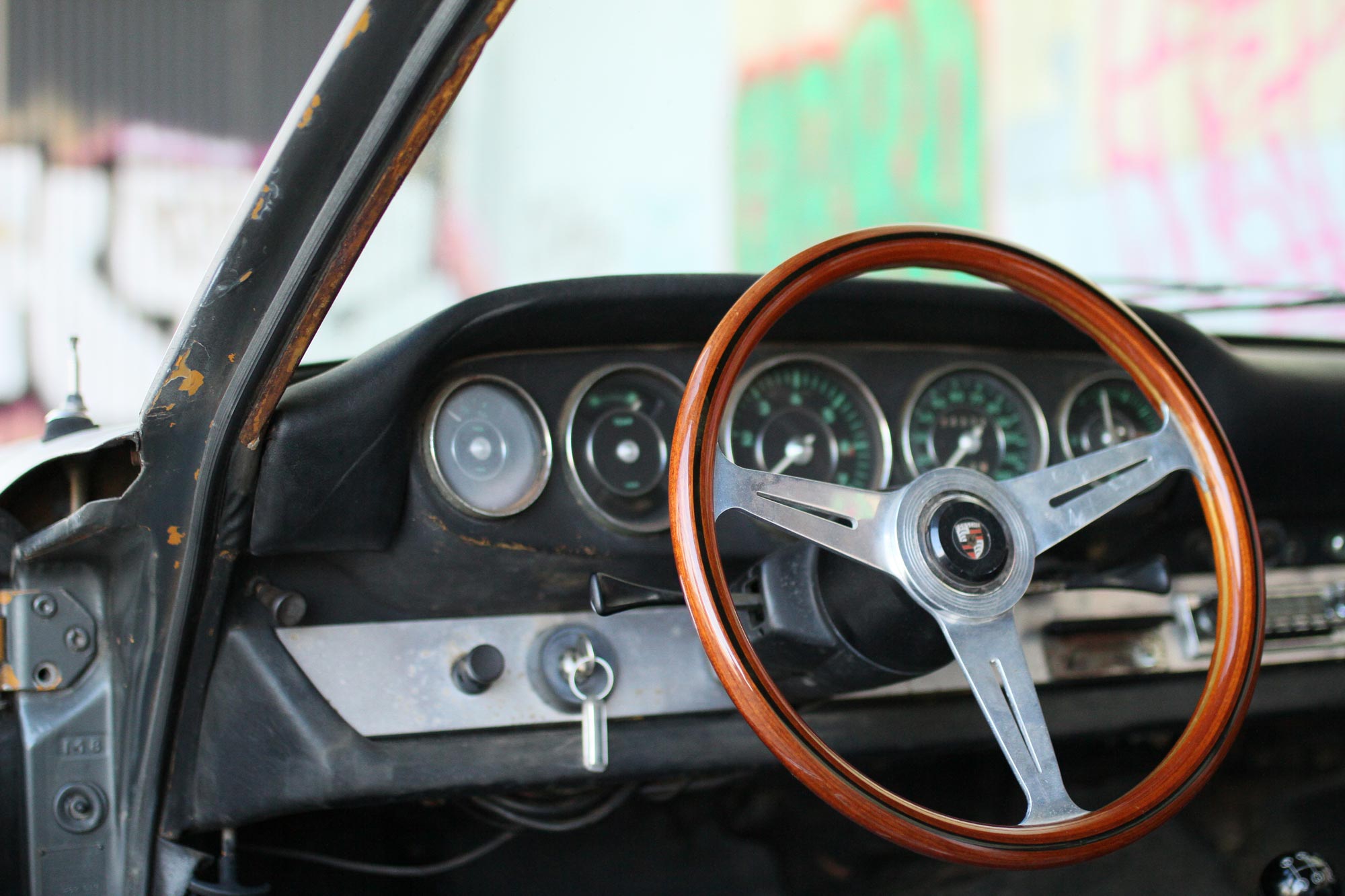 A wooden Nardi steering wheel in the Patina Porsche 912