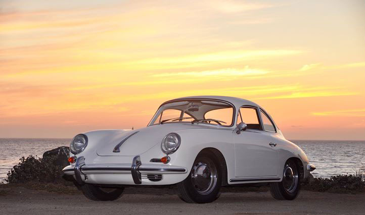 Porsche 356 vis Stilla Havets solnedgång