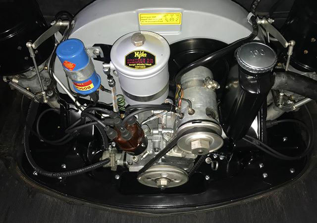 Motorn till Porsche 356:an ser ut som fabriks ny efter renoveringen
