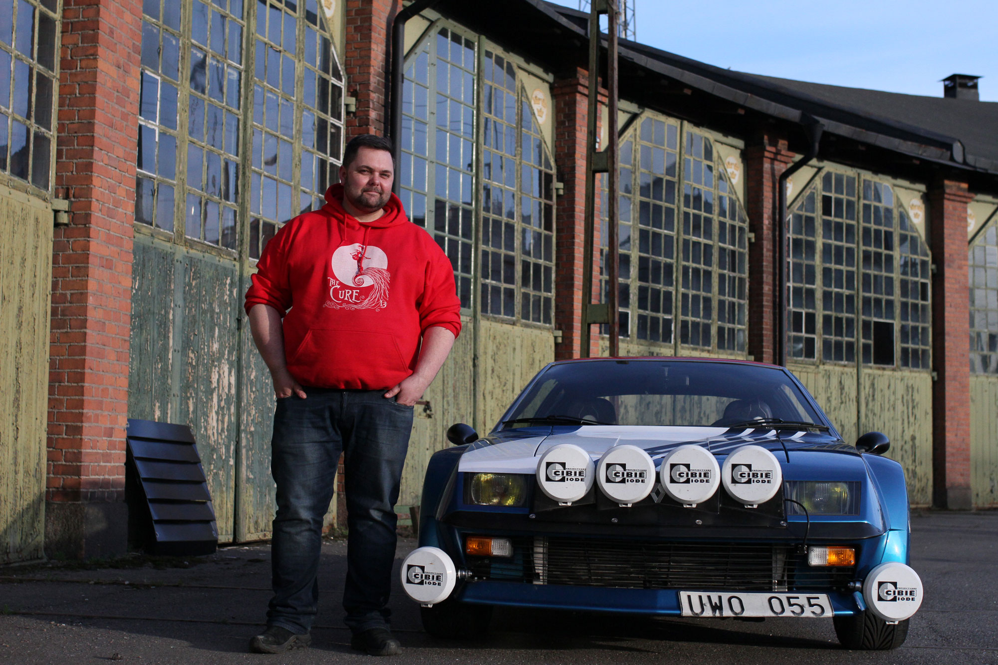 Johan Brusefält stands beside his Renault Alpine A310
