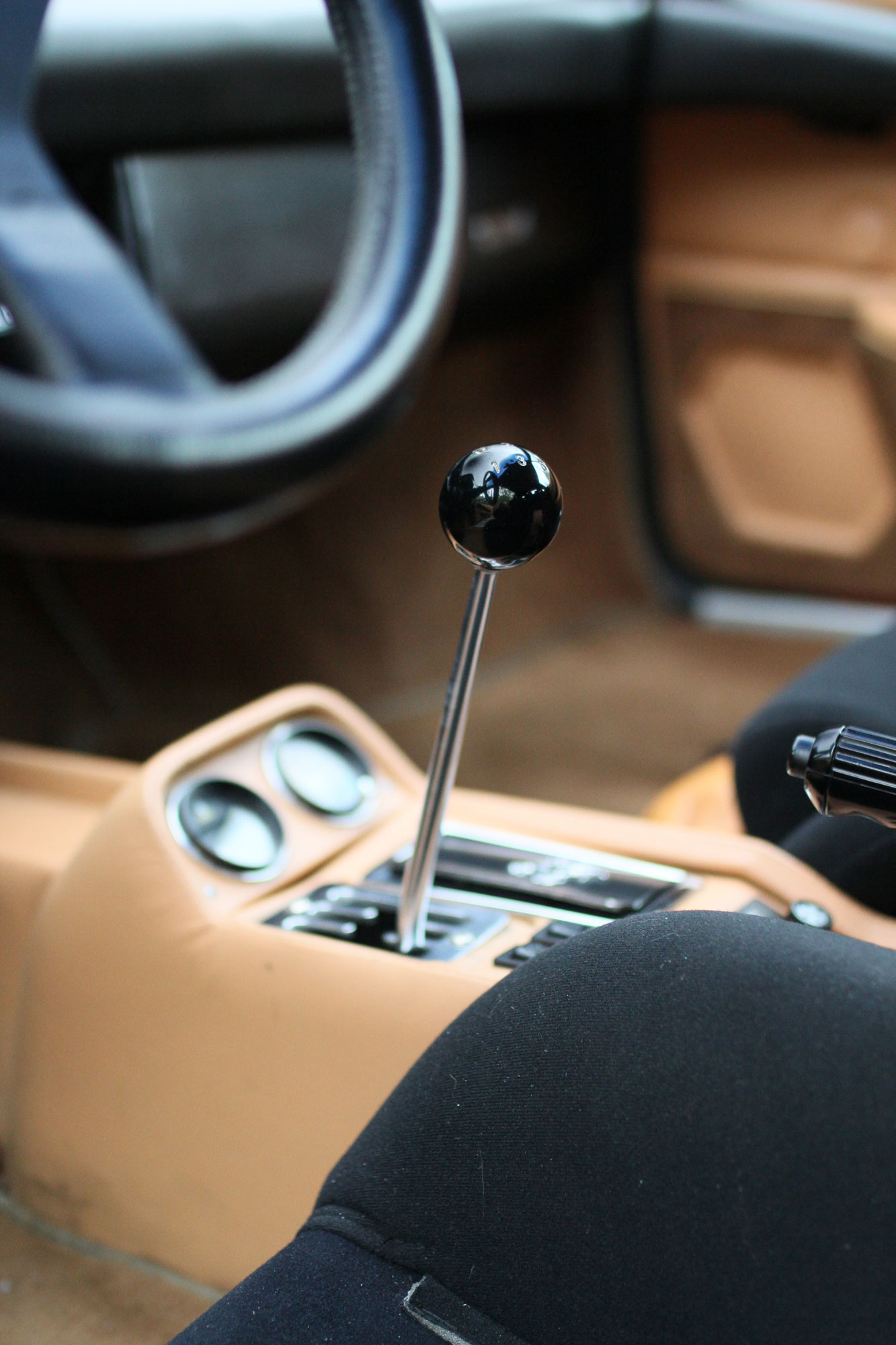 The classic gear stick inside the F308 GTB QV
