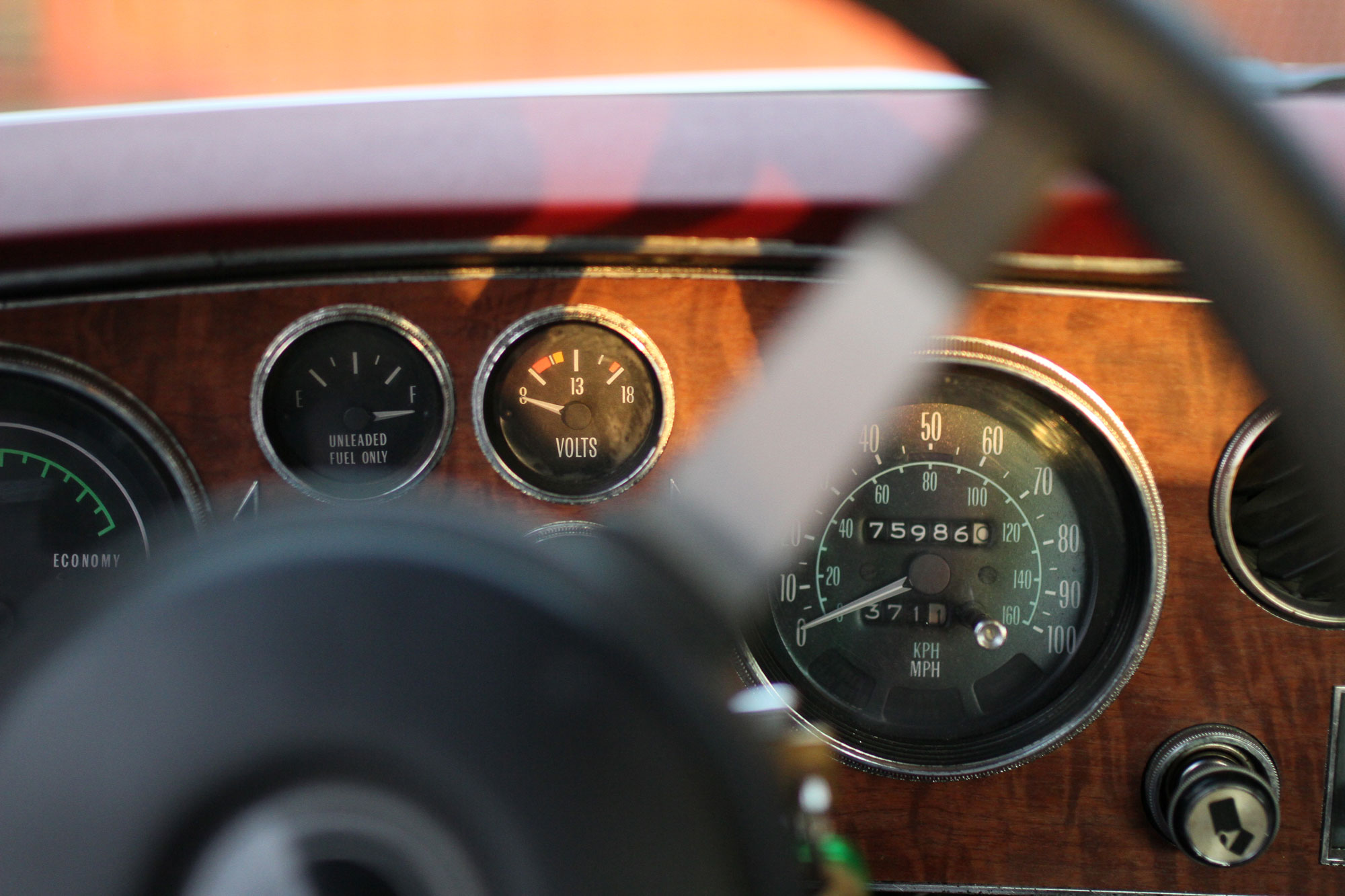 Economi meter on the left side