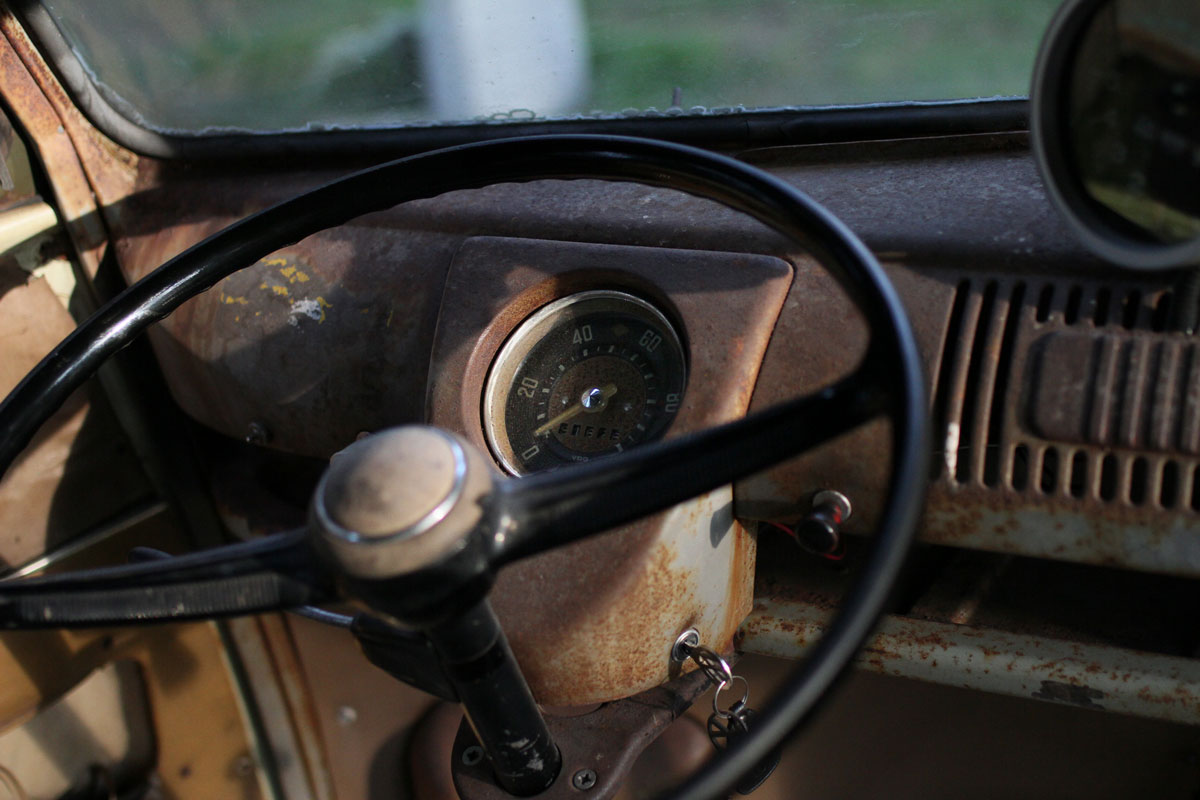 speedometer of a Kleinbus 1957