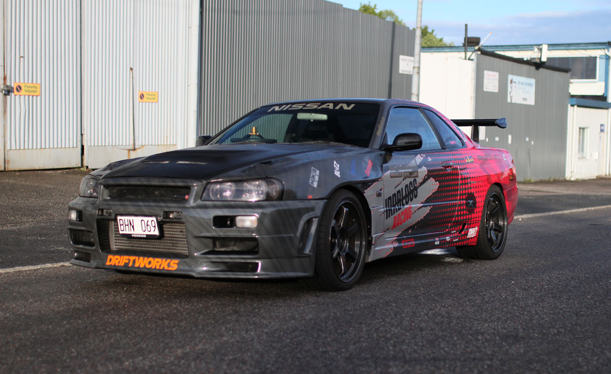 Nissan Skyline R34 Front left side