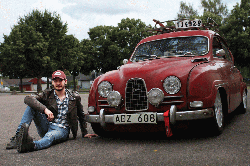 Rickard J infront of Saab 96