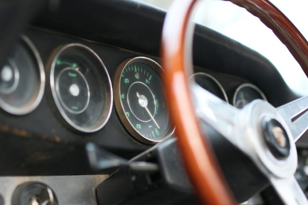 RevMeter-in-a-rusty-Porsche-912-