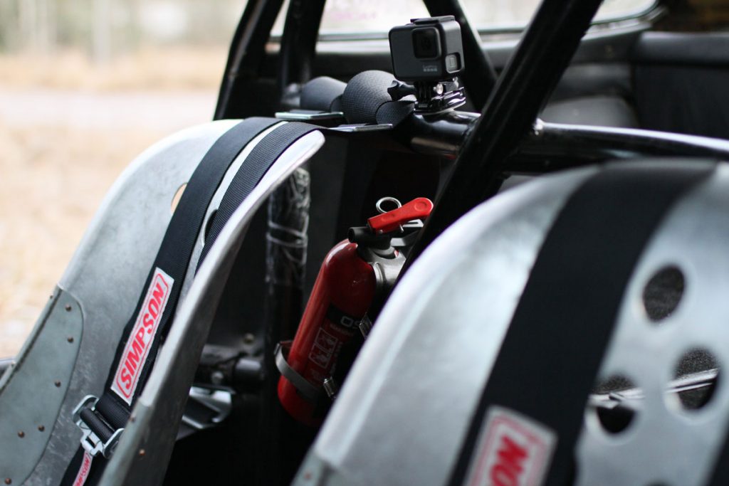 fire-extinguisher-in-a-Patina-porsche-912