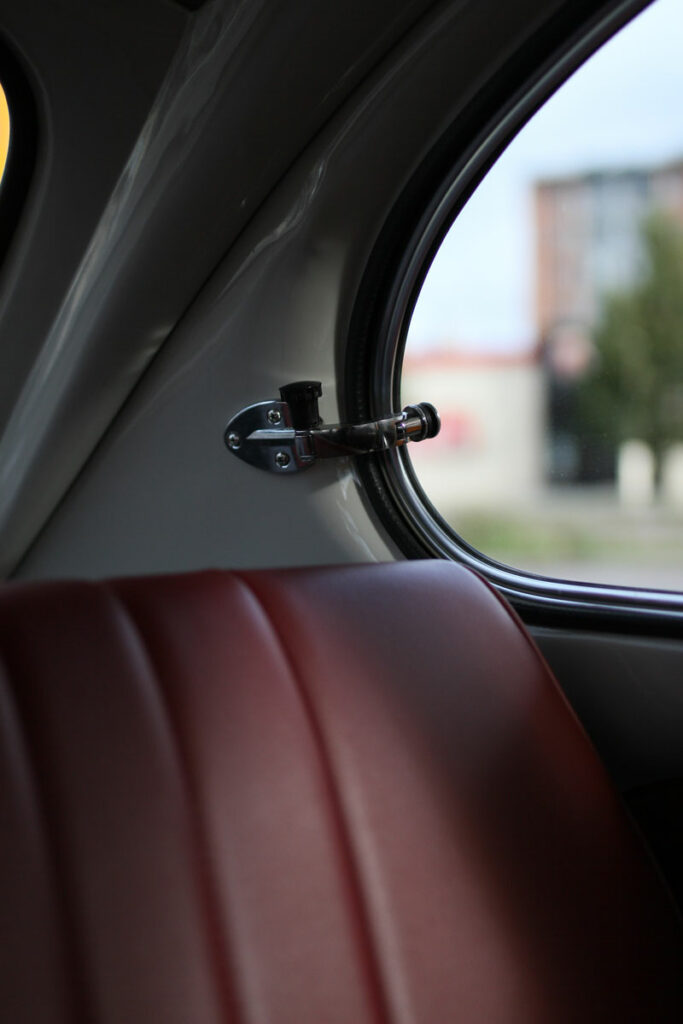 Backseat pop out window Beetle 1967