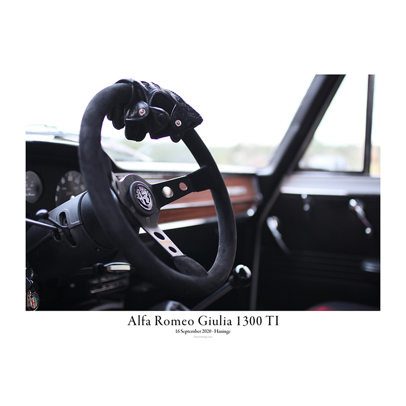 Alfa Romeo Giulia 1300 TI - steering wheel gloves 