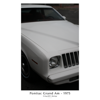 Pontiac-grand-am-1975-Right-headlight-with-text
